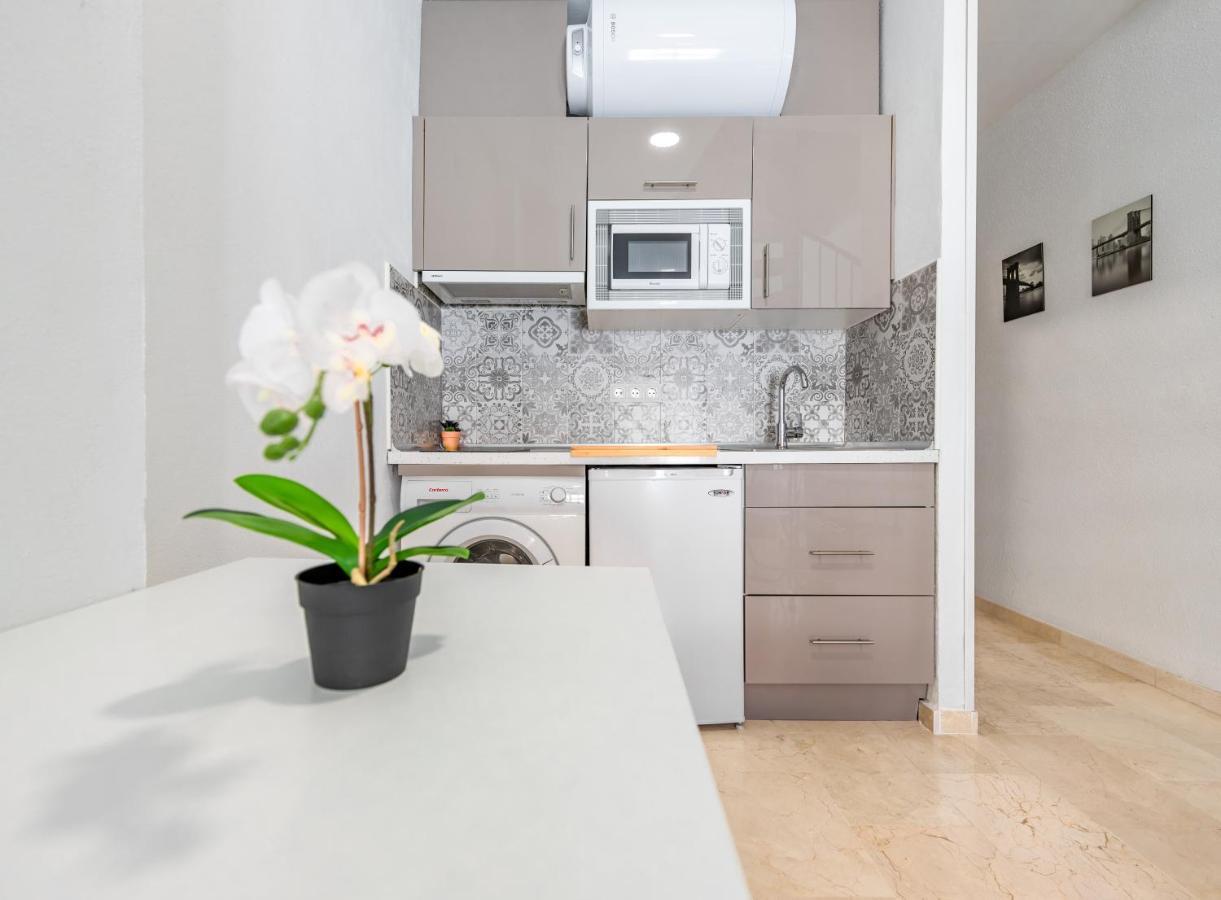 Private Rooftop&Elegant studio - Center Appartement Málaga Buitenkant foto
