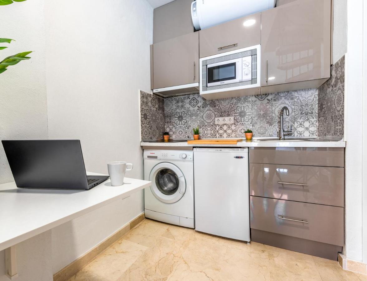 Private Rooftop&Elegant studio - Center Appartement Málaga Buitenkant foto